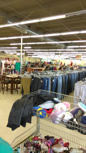 Thrift Store «Thrift Town», reviews and photos, 410 El Camino Ave, Sacramento, CA 95815, USA