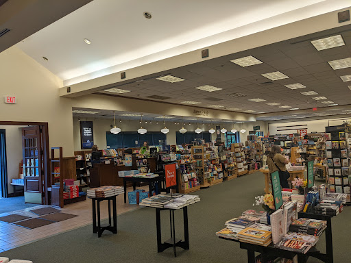 Book Store «Barnes & Noble Booksellers Mansell Crossings SC», reviews and photos, 7660 North Point Pkwy, Alpharetta, GA 30022, USA