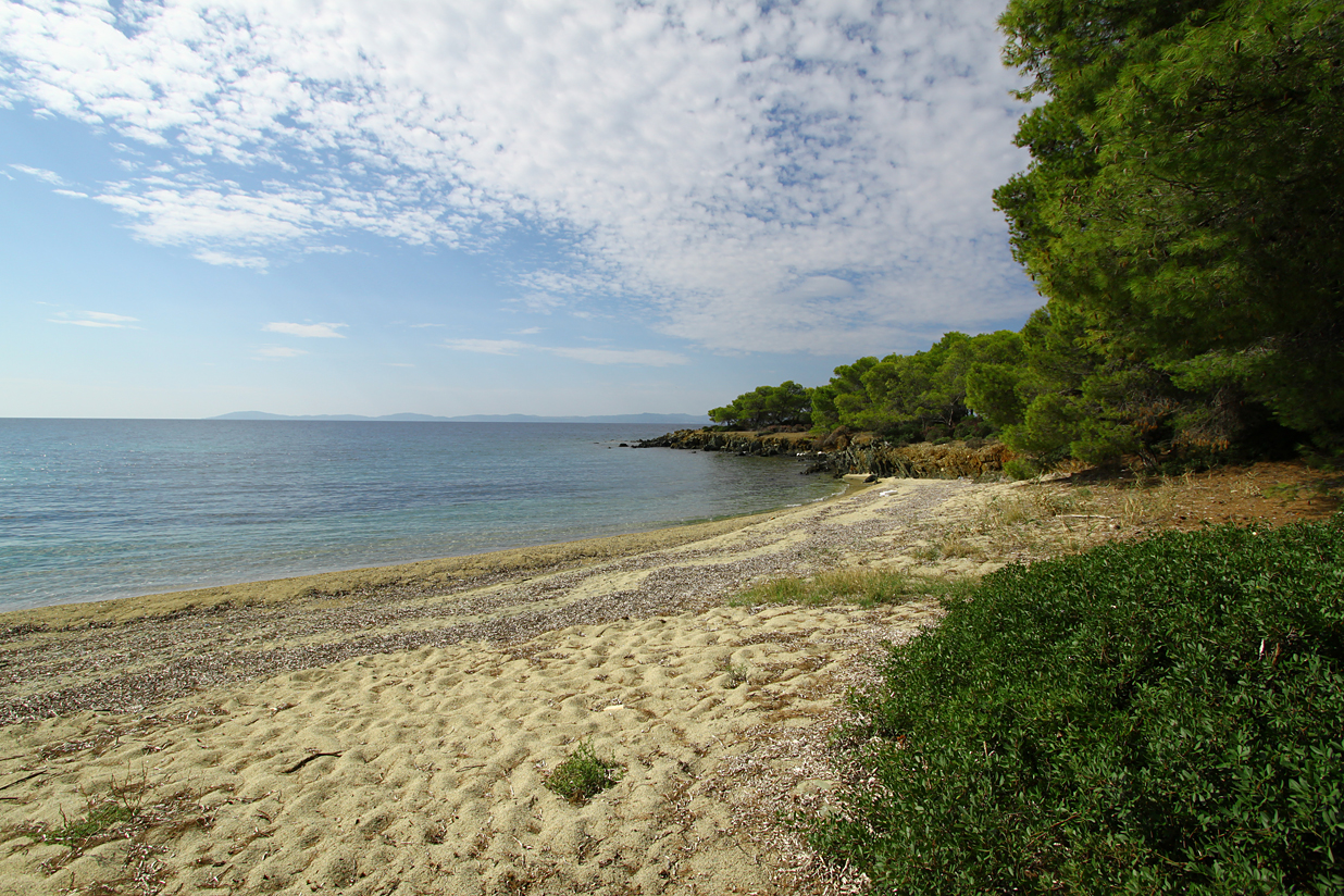 Photo de Agios Kyriaki beach V avec baie spacieuse