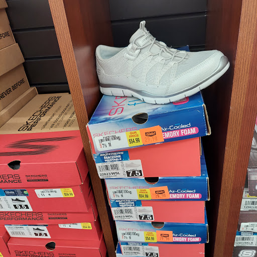 Shoe Store «Shoe Dept. Encore», reviews and photos, 8163 E Broad St, Reynoldsburg, OH 43068, USA