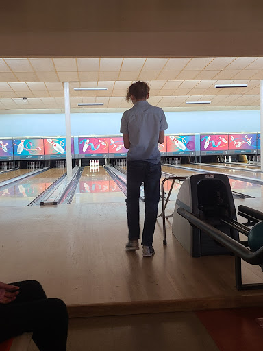 Bowling Alley «Oregon Trail Lanes», reviews and photos, 735 S Columbia River Hwy, St Helens, OR 97051, USA