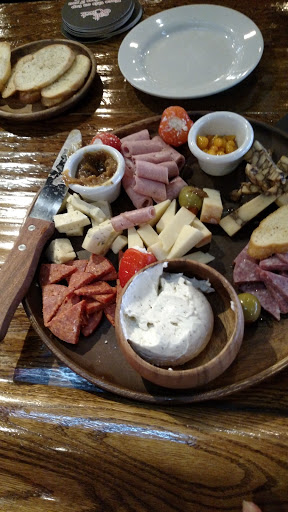 American Restaurant «The Garage Pub & Grill», reviews and photos, 308 4th St, Columbus, IN 47201, USA