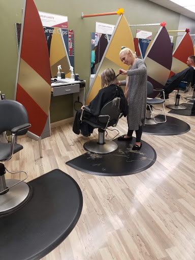 Hair Salon «Great Clips», reviews and photos, 4520 E University Ave, Pleasant Hill, IA 50327, USA