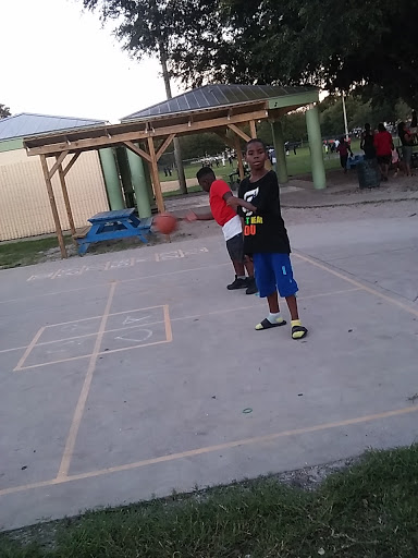 Community Center «Fair Oaks Park Community Center», reviews and photos, 5019 N 34th St, Tampa, FL 33610, USA