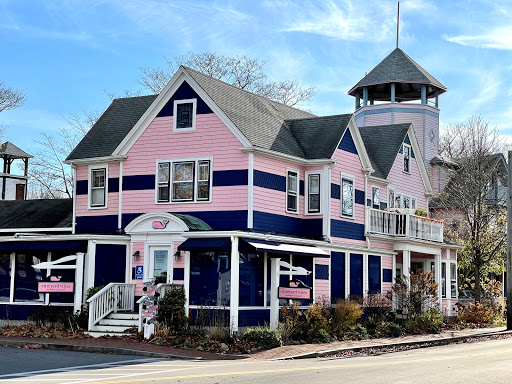 Clothing Store «Vineyard Vines», reviews and photos, 56 Narragansett Ave, Oak Bluffs, MA 02557, USA