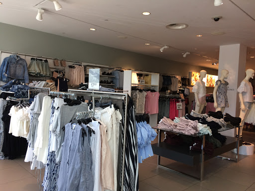Clothing Store «H&M», reviews and photos, 2604 NE University Village St, Seattle, WA 98105, USA