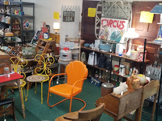 Wally's Treasures Mall (Vintage, Antiques, Collectibles, & Uniques)