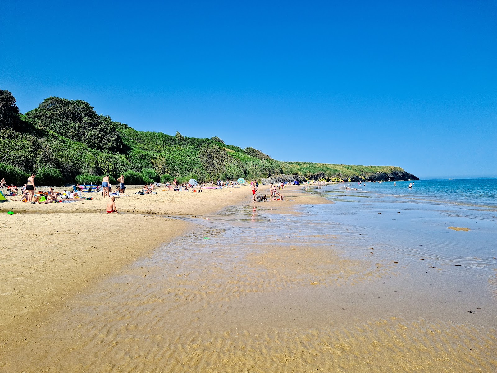 Photo de Magheramore Beach avec plage spacieuse