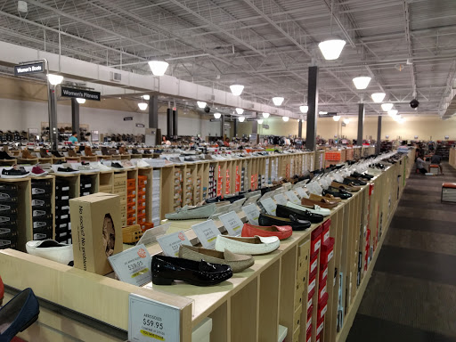 Shoe Store «DSW Designer Shoe Warehouse», reviews and photos, 1412 Greenbrier Pkwy, Chesapeake, VA 23320, USA