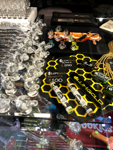 Tobacco Shop «Kazzaz Smoke Shop», reviews and photos, 6355 W Montrose Ave, Chicago, IL 60634, USA