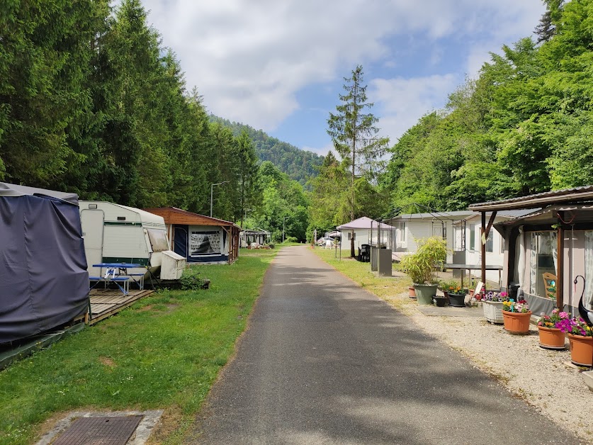 Camping Le Clos du Doubs à Glère