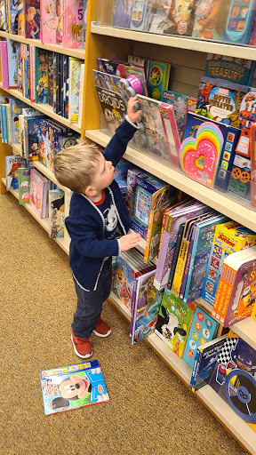 Book Store «Barnes & Noble», reviews and photos, 3055 S Glenstone Ave, Springfield, MO 65804, USA