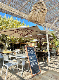 Atmosphère du Restaurant AKWABÔ BEACH à Le Lavandou - n°5