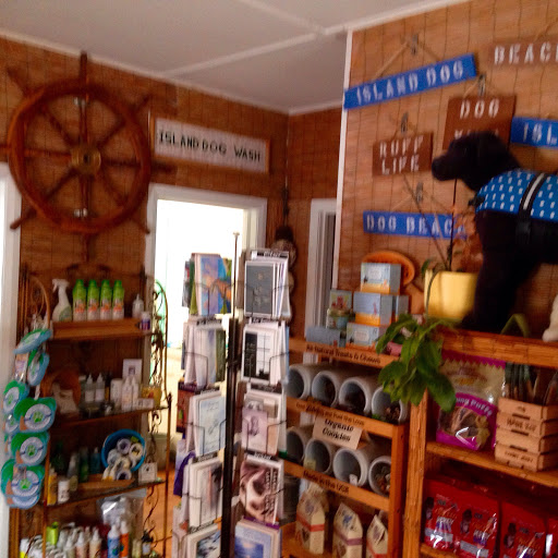 Pet Supply Store «Island Dog Outfitters», reviews and photos, 479 Poinsettia Ave, Clearwater Beach, FL 33767, USA