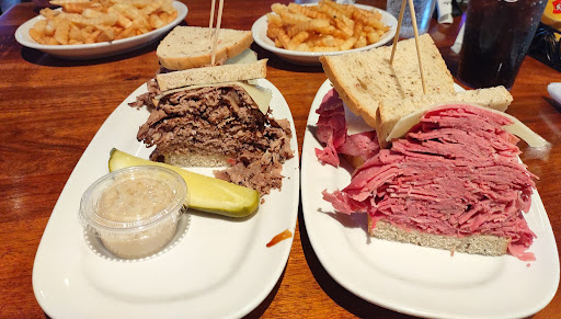 Shopping Mall «Rockside Corners Shopping Center», reviews and photos, 6901 Rockside Rd, Independence, OH 44131, USA