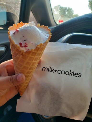 milkcookies image
