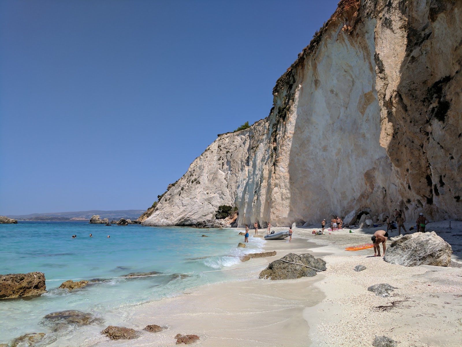Φωτογραφία του White Rocks με μπεζ άμμος επιφάνεια