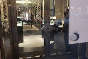 Van Cleef & Arpels (Chicago - Oak Street) image