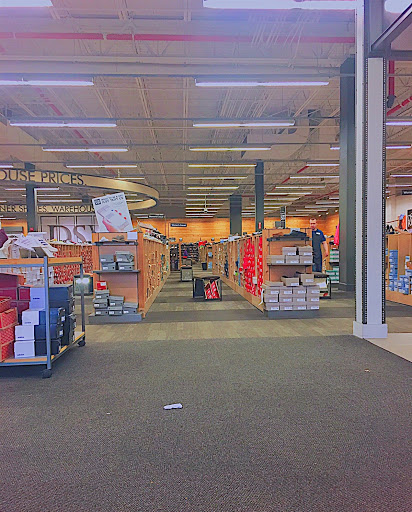 Shoe Store «DSW Designer Shoe Warehouse», reviews and photos, 2485 Richmond Ave, Staten Island, NY 10314, USA