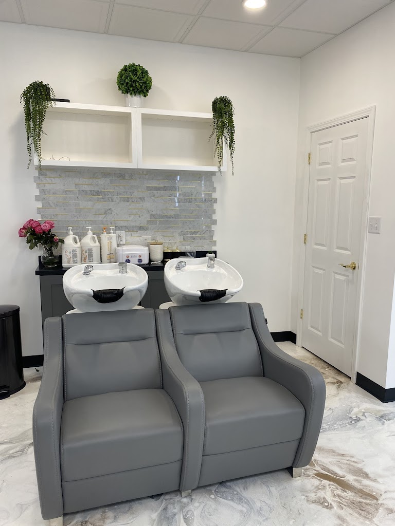Broadway & Co. Salon 45692