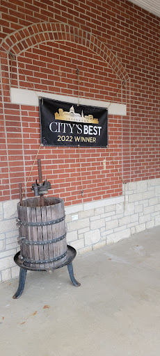 Winery «Canterbury Hill Winery and Restaurant», reviews and photos, 1707 S Summit Dr, Holts Summit, MO 65043, USA