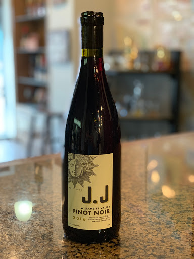 Wine Store «CRAFT - Wine, Beer & Spirits», reviews and photos, 1433 W Belmont Ave, Chicago, IL 60657, USA