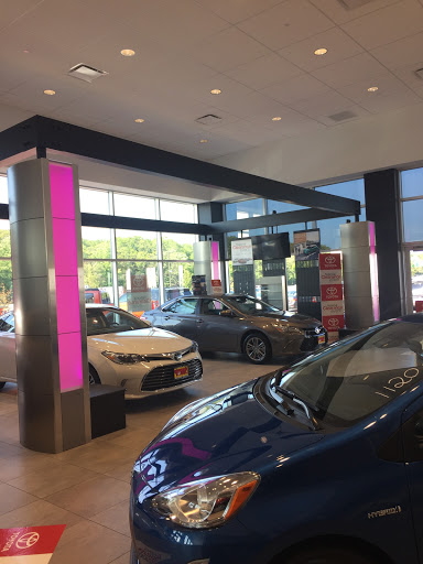 Toyota Dealer «Sunrise Toyota», reviews and photos, 3984 Sunrise Hwy, Oakdale, NY 11769, USA