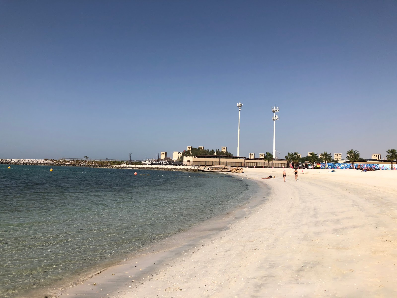 Foto de Open beach con bahía mediana