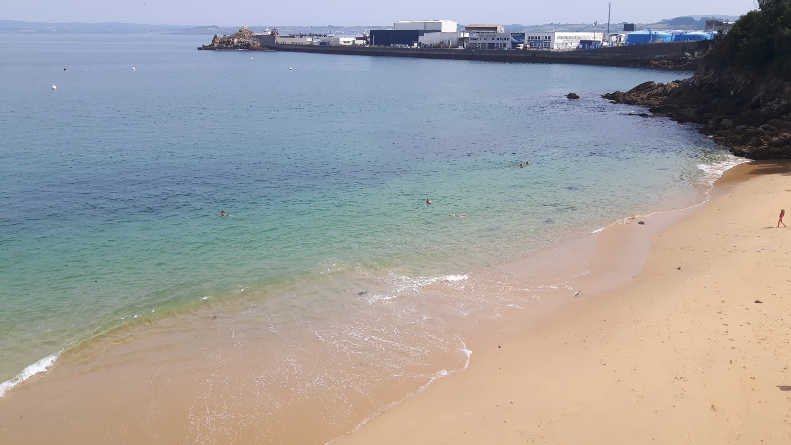 Foto von Plage des Dames und die siedlung