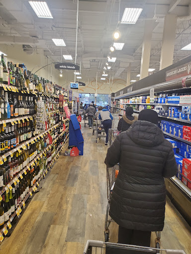 Grocery Store «Kroger», reviews and photos, 15255 Michigan Ave, Dearborn, MI 48126, USA