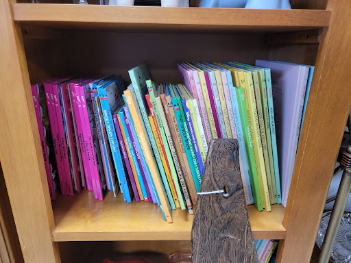 Thrift Store «OddBalls Nifty Thrift», reviews and photos, 530 NE 13th St, Fort Lauderdale, FL 33304, USA