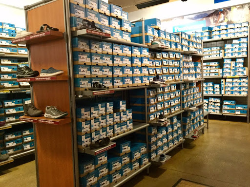 Sportswear Store «Columbia Sportswear Outlet Store - Orlando Premium Outlets», reviews and photos, 8166 Vineland Ave #1765, Orlando, FL 32821, USA