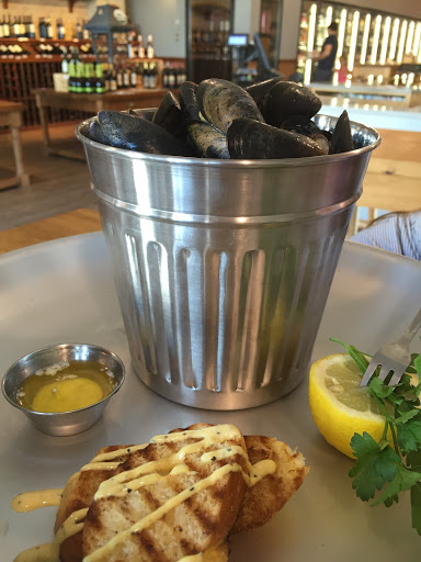 Oyster Bar Restaurant «Triton Craft Beer and Oyster Bar», reviews and photos, 308 Centre St, Beach Haven, NJ 08008, USA