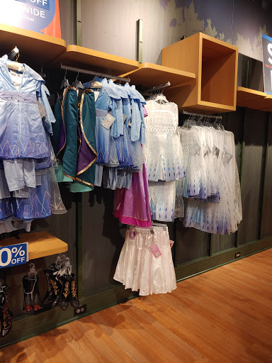 Toy Store «Disney Store», reviews and photos, 12401 Wayzata Blvd, Minnetonka, MN 55305, USA