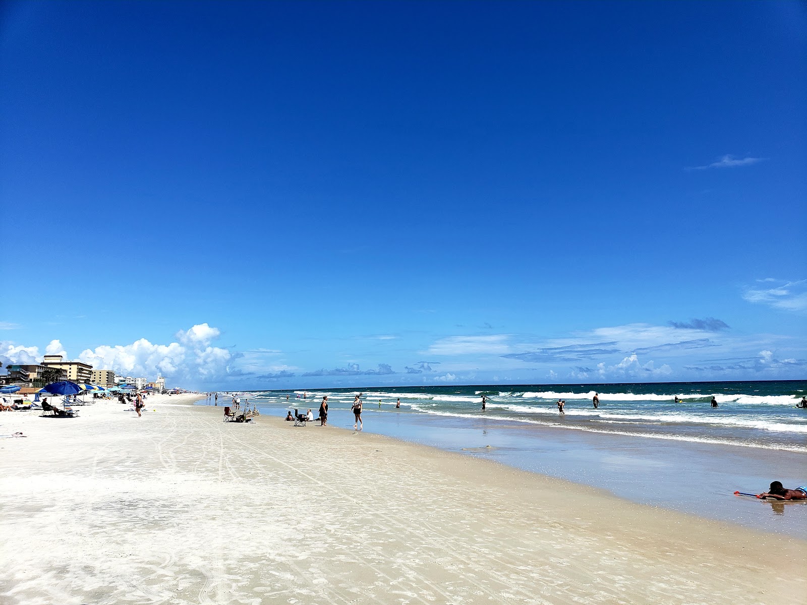 Photo of Andy Romano beach with turquoise water surface