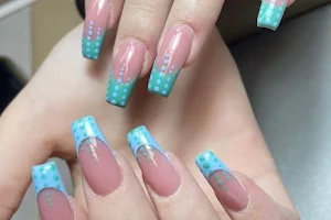 8 Nails image