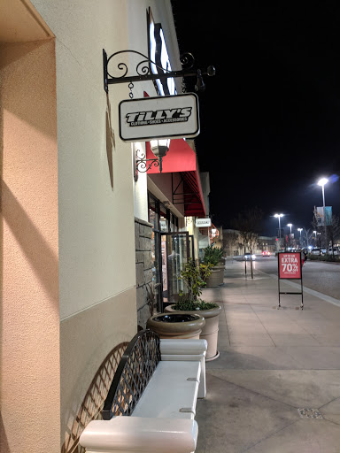Clothing Store «Tillys», reviews and photos, 6581 N Riverside Dr, Fresno, CA 93722, USA