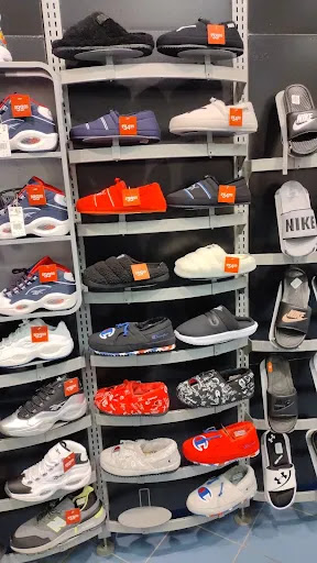 Shopping Mall «Westland Shopping Center», reviews and photos, 35000 Warren Rd, Westland, MI 48185, USA