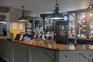 Kings Head image