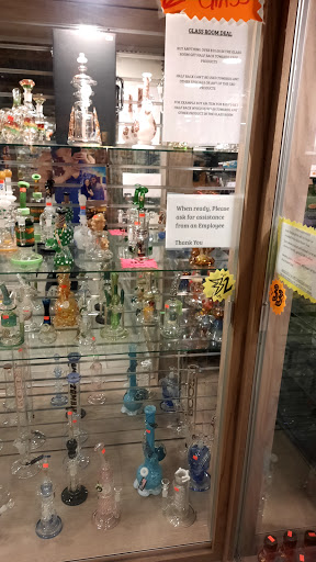 Tobacco Shop «Tundra Smoke Shop», reviews and photos, 2719 S Oneida St, Green Bay, WI 54304, USA