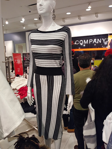 Shopping Mall «Menlo Park Mall», reviews and photos, 55 Parsonage Rd, Edison, NJ 08837, USA