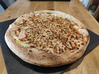 distributeur a pizzas artisanales 24/24 7/7 à Gouzon