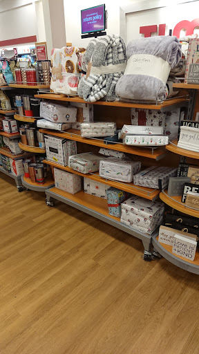 Shopping Mall «Watchung Square Mall», reviews and photos, 1515 US-22, Watchung, NJ 07069, USA