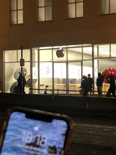 Computer Store «Apple Georgetown», reviews and photos, 1229 Wisconsin Ave NW, Washington, DC 20007, USA