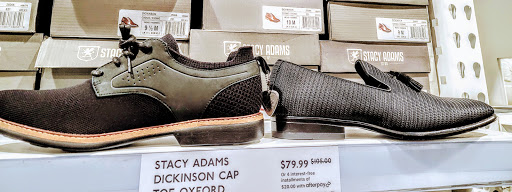 Shoe Store «DSW Designer Shoe Warehouse», reviews and photos, 2155 22nd St, Oak Brook, IL 60523, USA