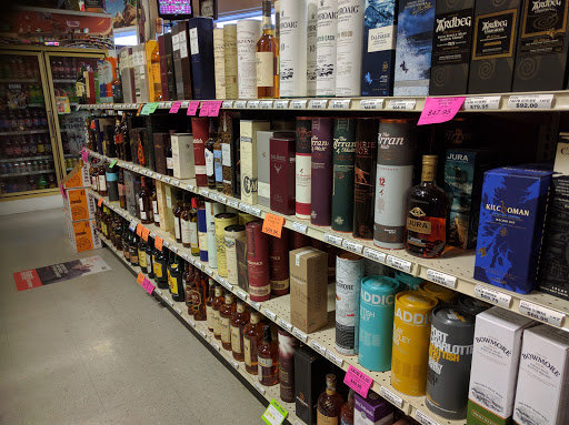 Liquor Store «Santiam Liquor Store», reviews and photos, 2530 Pacific Blvd SE, Albany, OR 97322, USA