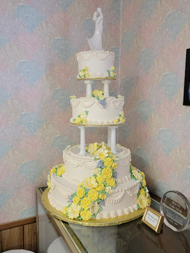 Bakery «Reeves Cake Shop», reviews and photos, 2770 Cory Ave, Akron, OH 44314, USA
