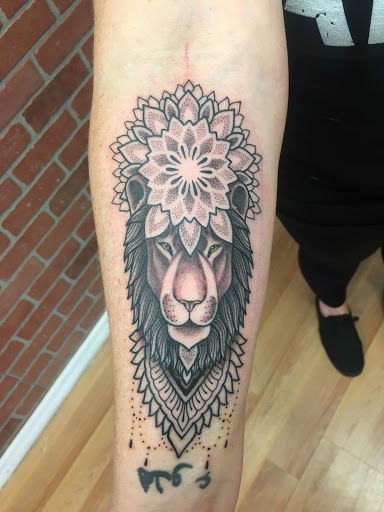 Tattoo Shop «The Lizard Lounge Tattoo Kissimmee», reviews and photos, 4519 S Orange Blossom Trail, Kissimmee, FL 34746, USA