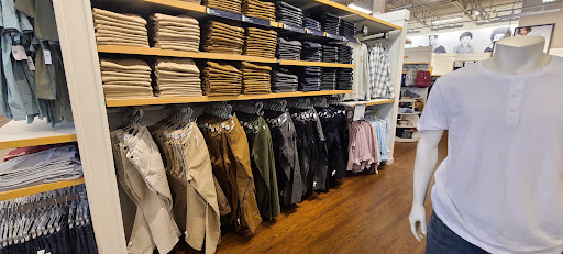Clothing Store «Gap Outlet», reviews and photos, 8225 Vineland Ave, Orlando, FL 32821, USA