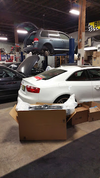 Quattrohaus - Photo 2 - Car repair in Newark, NJ, Newark